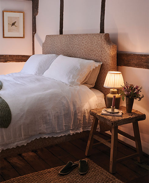 Shoreditch King Bed in V&A Drawn from Nature Collection - Oak Leaf - Natural