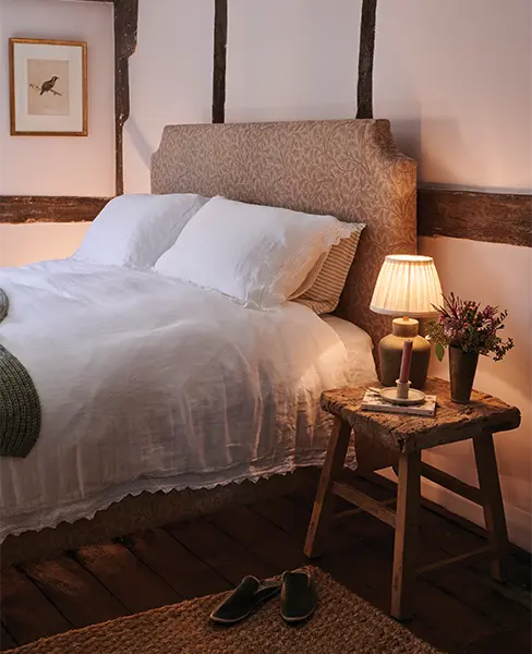 Shoreditch King Bed in V&A Drawn from Nature Collection - Oak Leaf - Natural