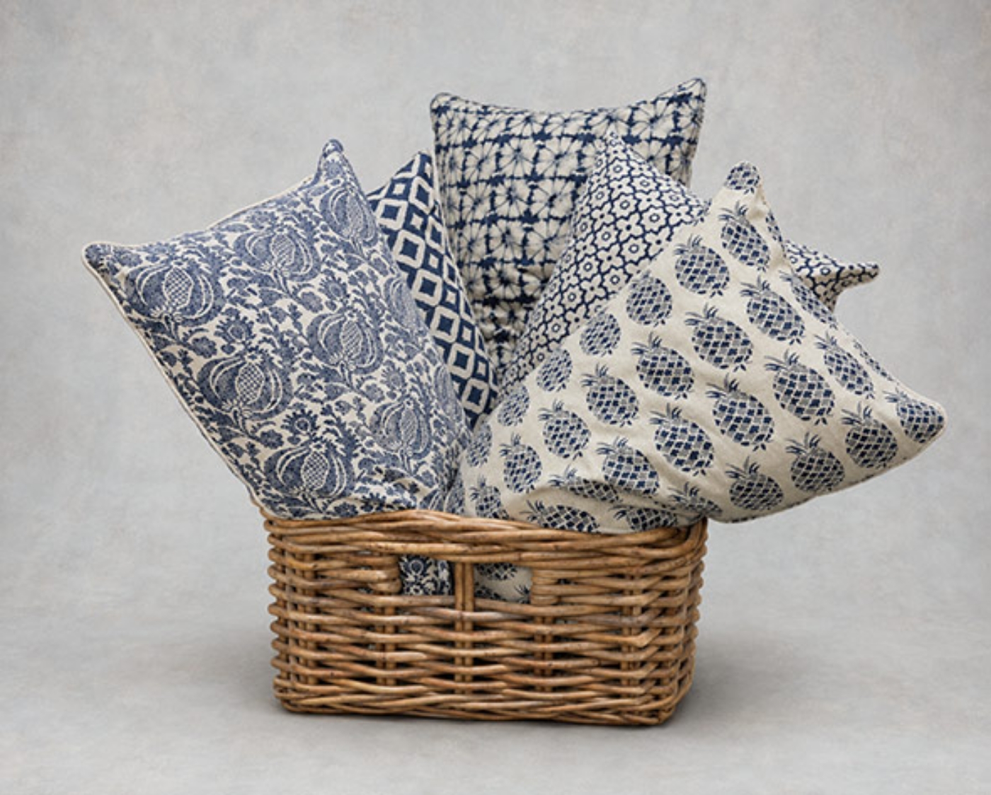 Outlet West Sussex: Scatter cushions in Indigo & Will's printed linens