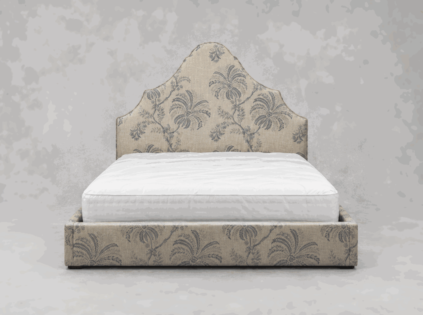 Outlet West Sussex: Gothic king bed in Aquitaine Filicopsida Linen Batik